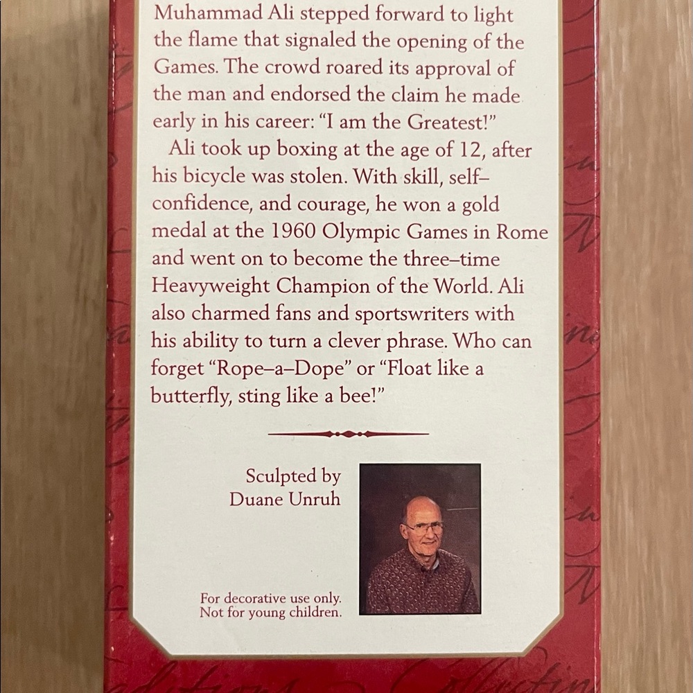 Hallmark Keepsake Muhammad Ali - Picture 2 of 3